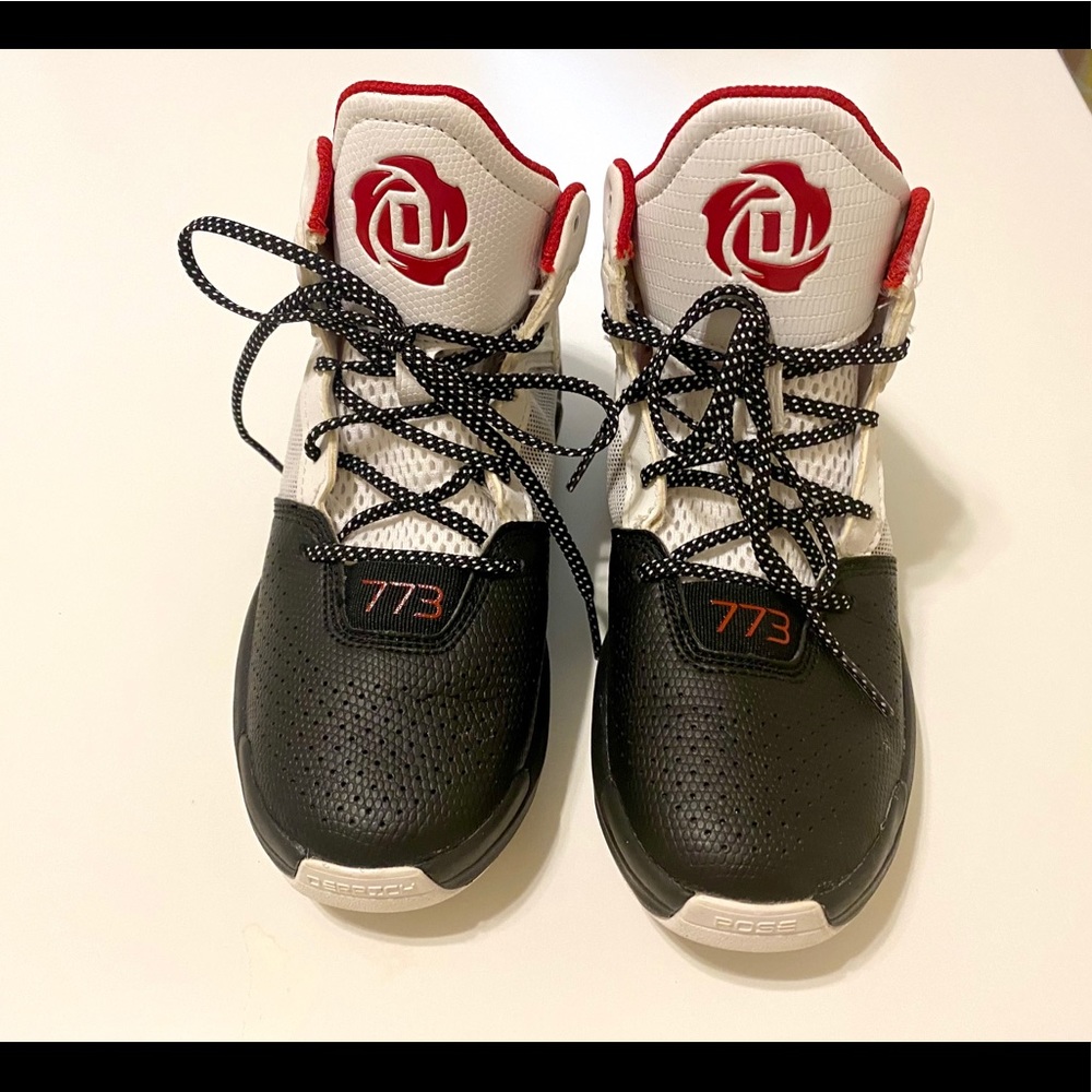Adidas D Rose 773 Basketball Kids Shoe Sz 2 (US 4)